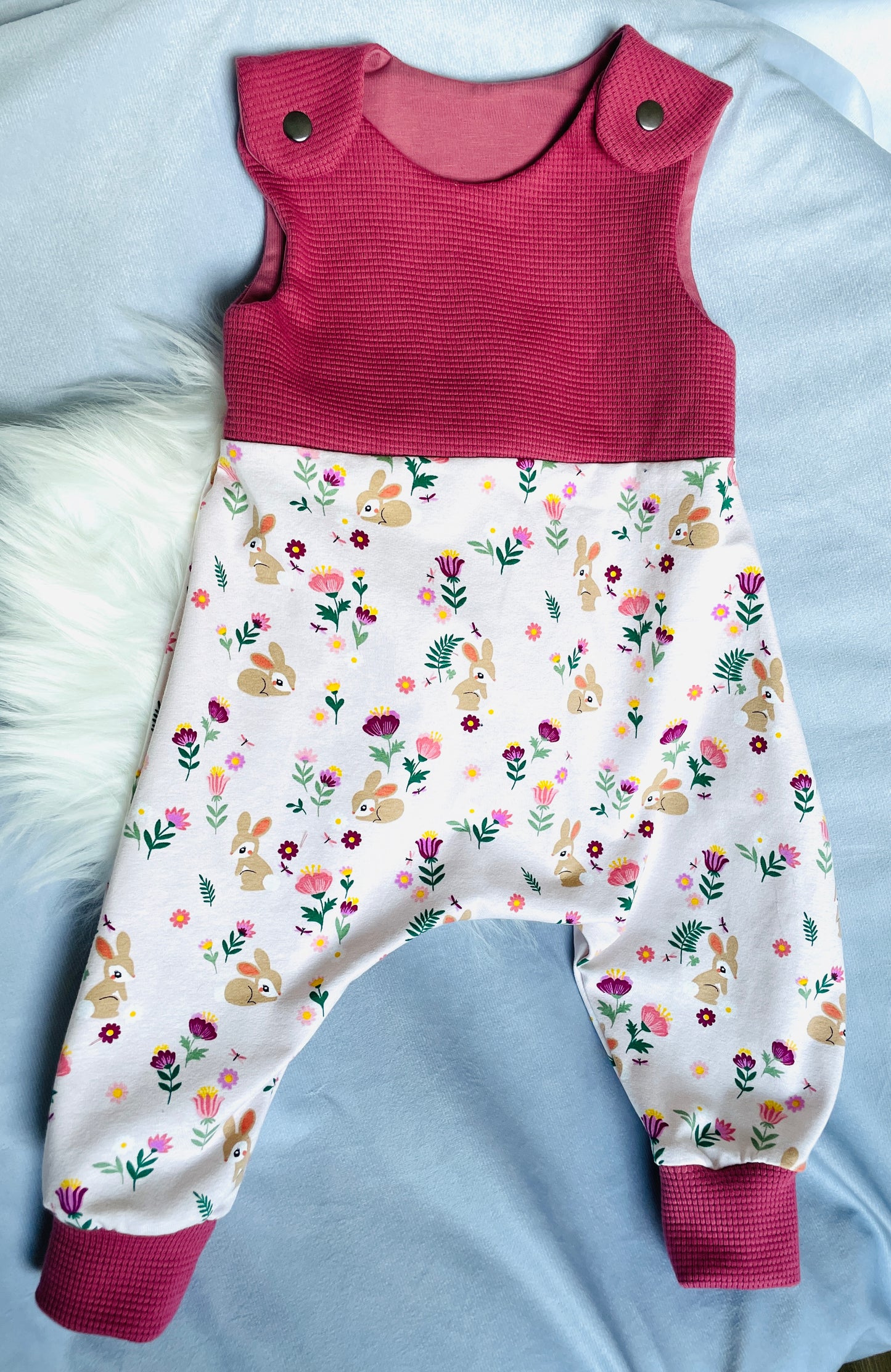 Strampler Hase und Blume