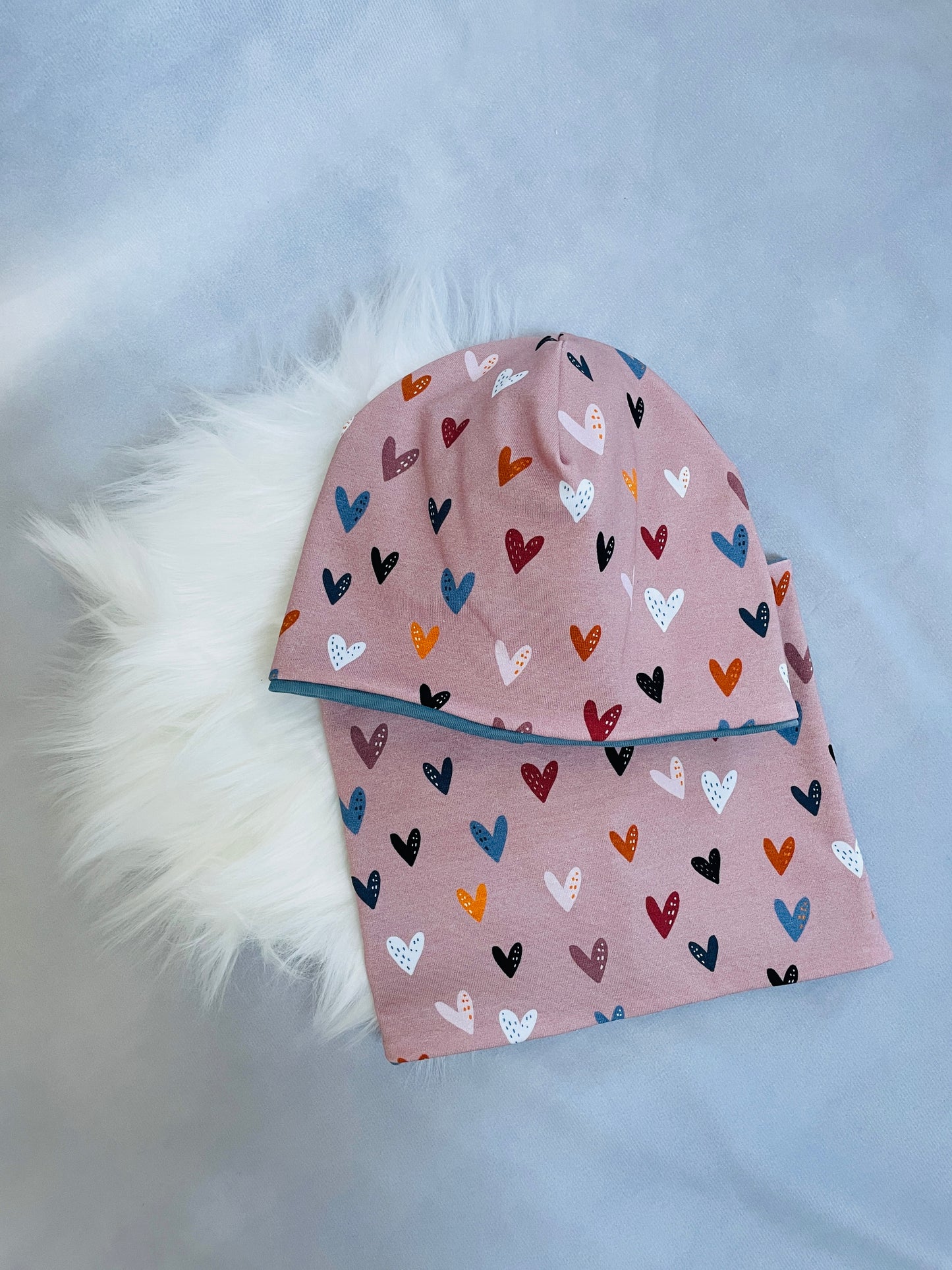 Mütze und Loop Hearts