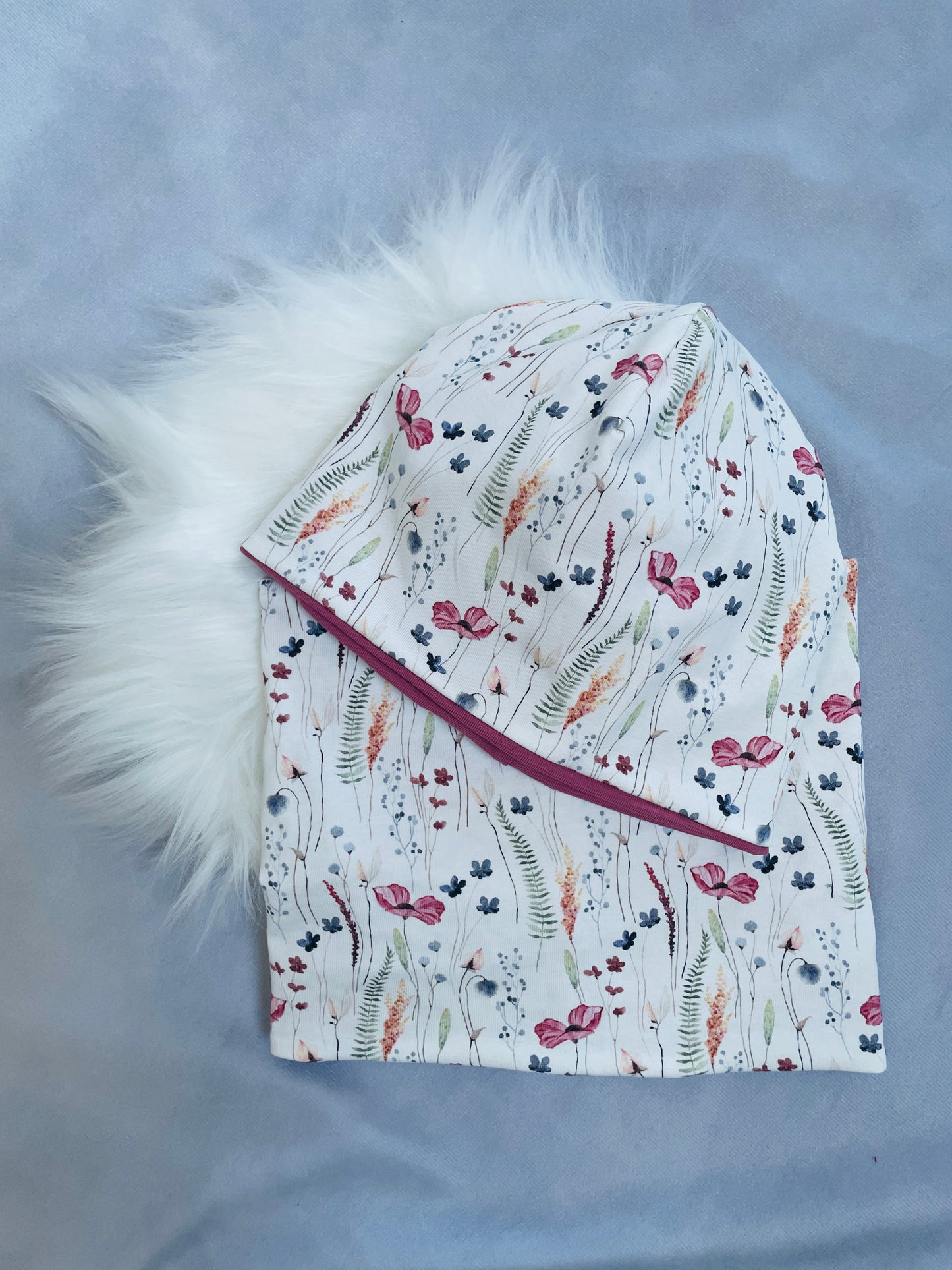 Mütze und Loop Mohnblume