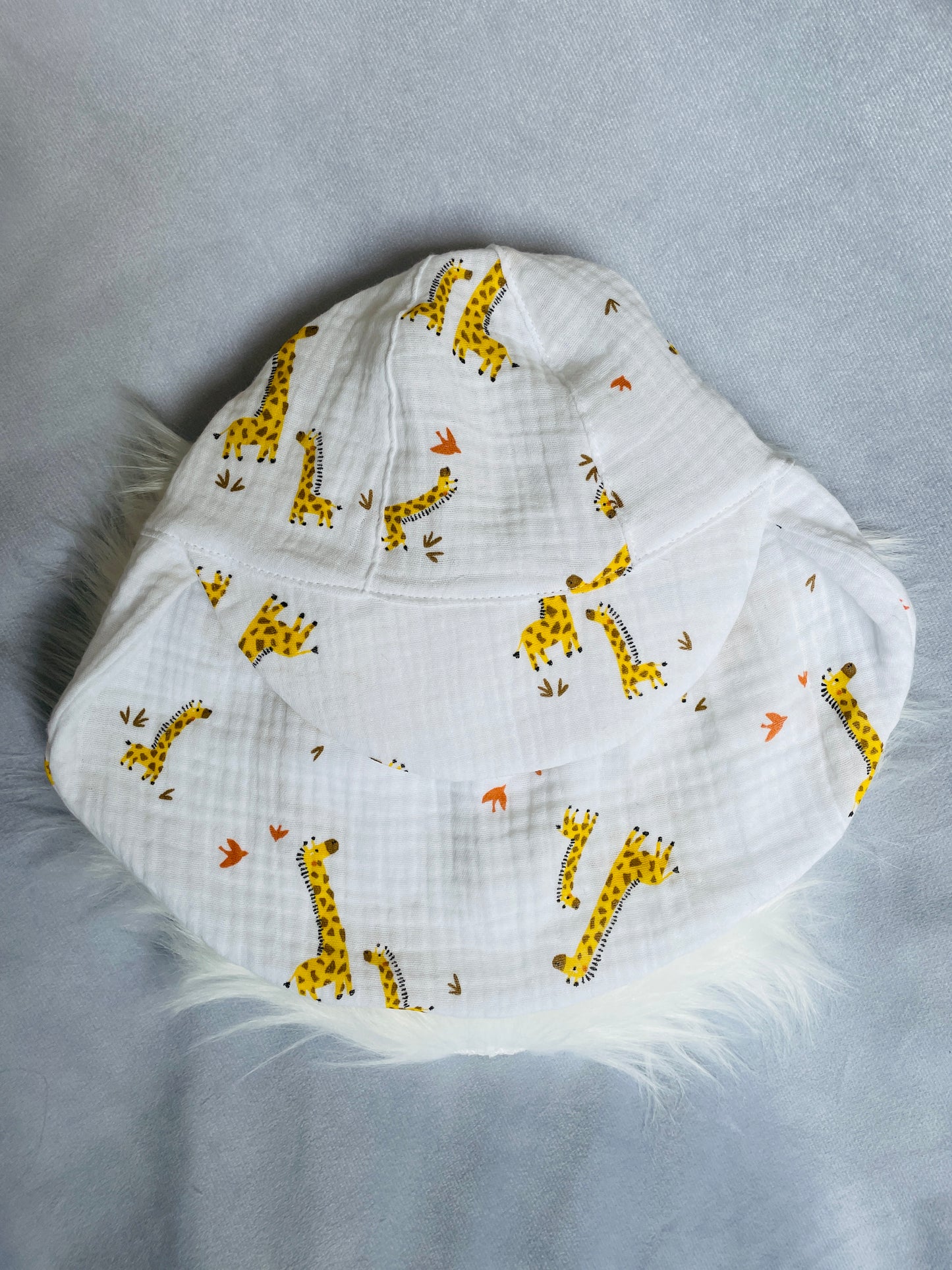 Sommermütze mit Nackenschutz Giraffen