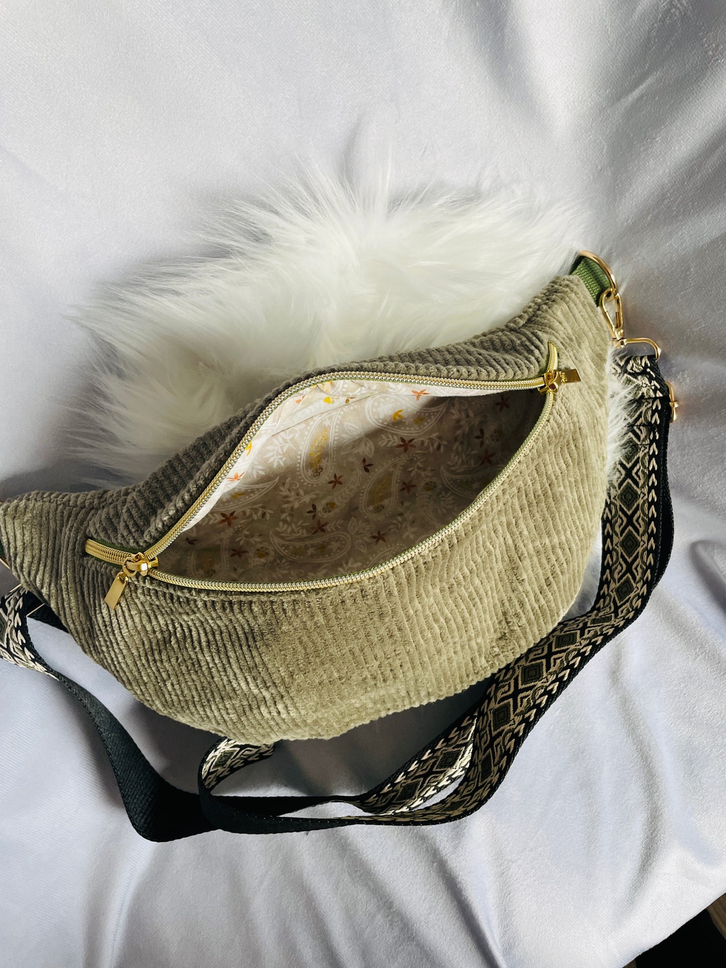 Gürteltasche Cord Oliv