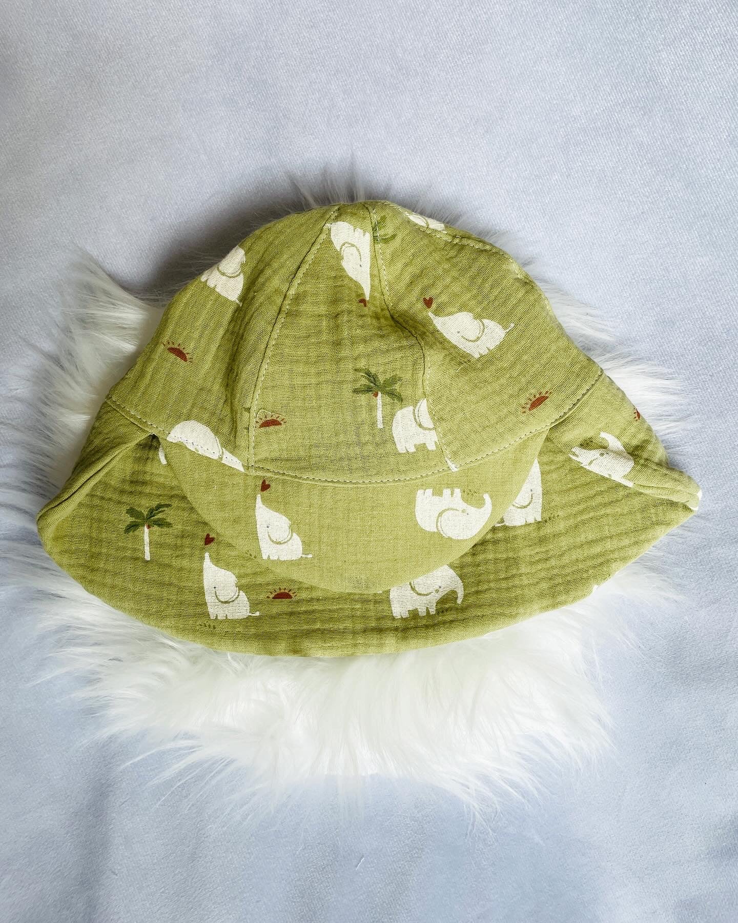 Sommermütze mit Nackenschutz grün mit Elefanten