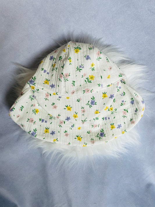 Sommermütze mit Nackenschutz weiß mit Blumen