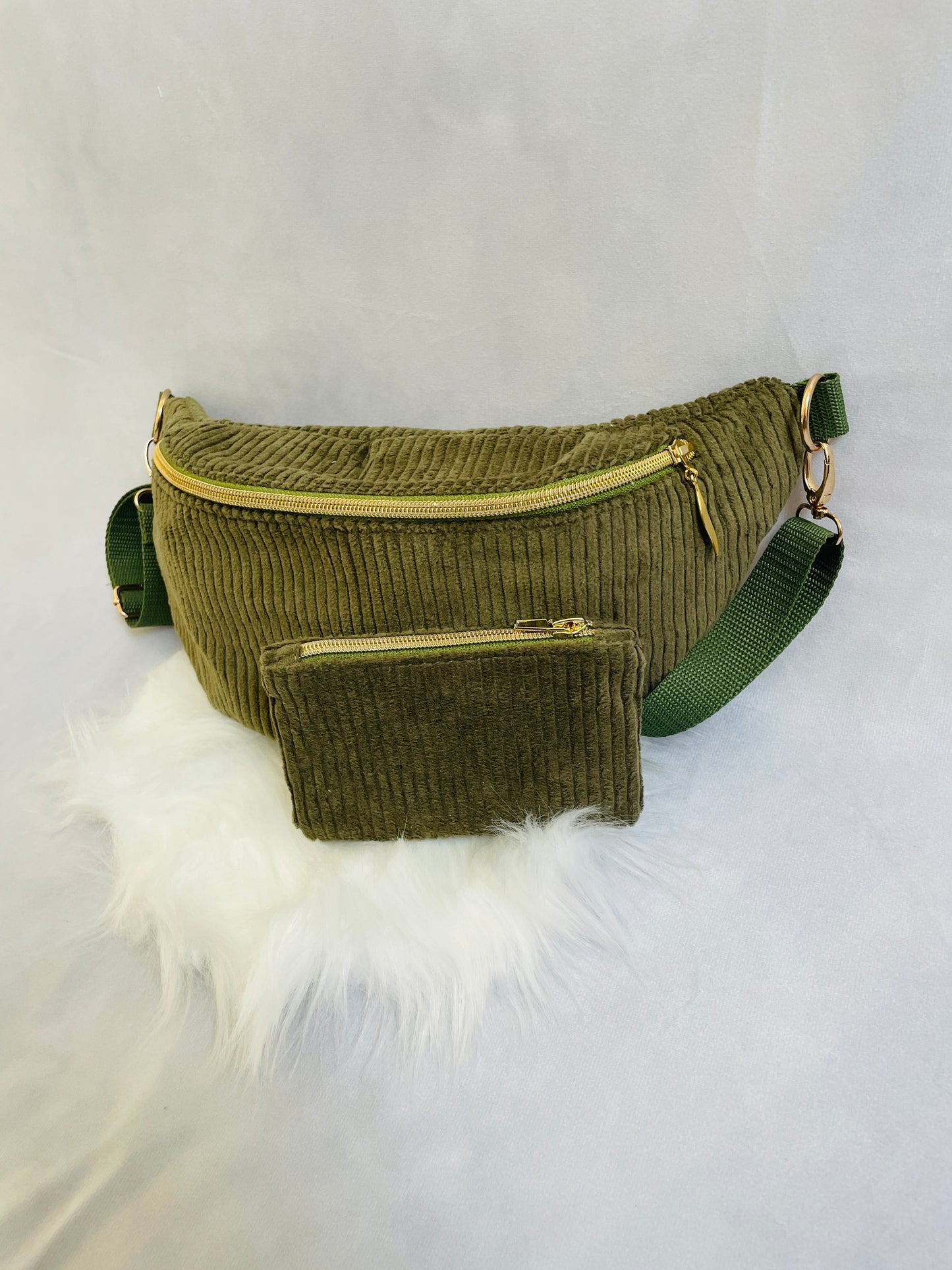 Gürteltasche Cord Oliv