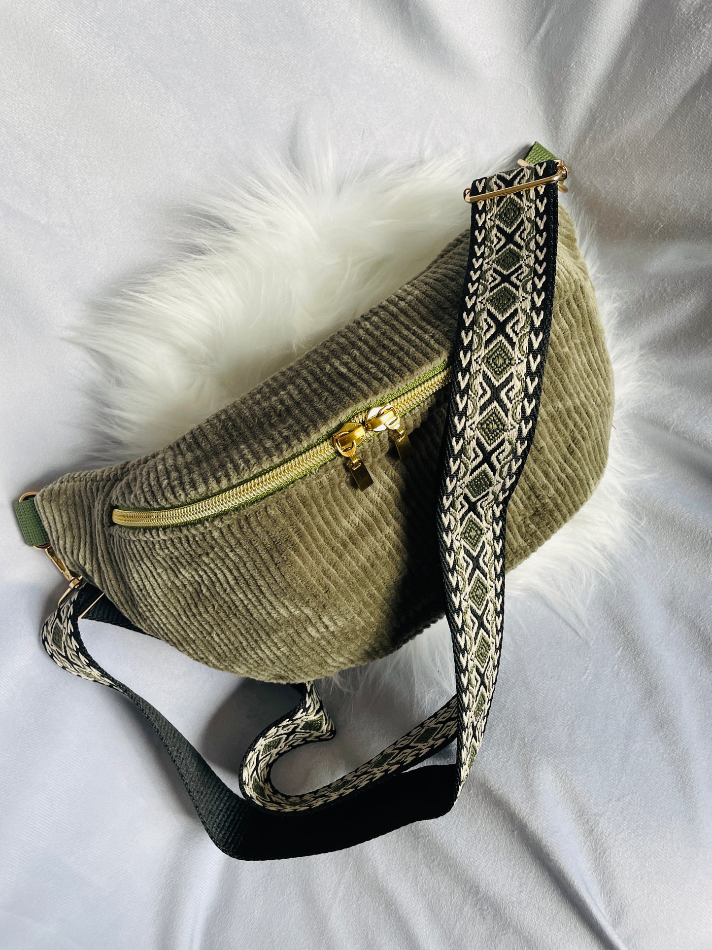 Gürteltasche Cord Oliv