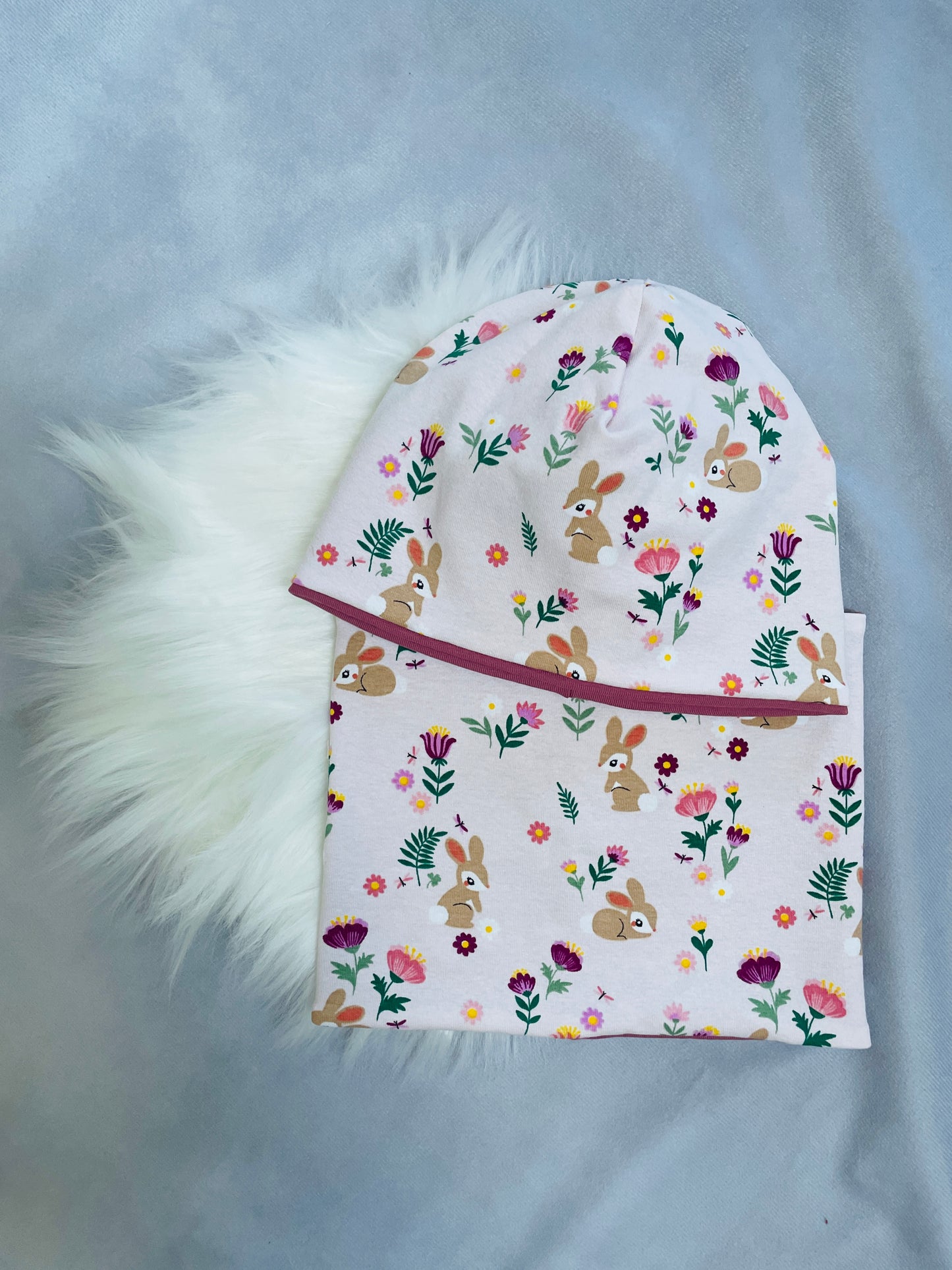 Mütze und Loop Hase