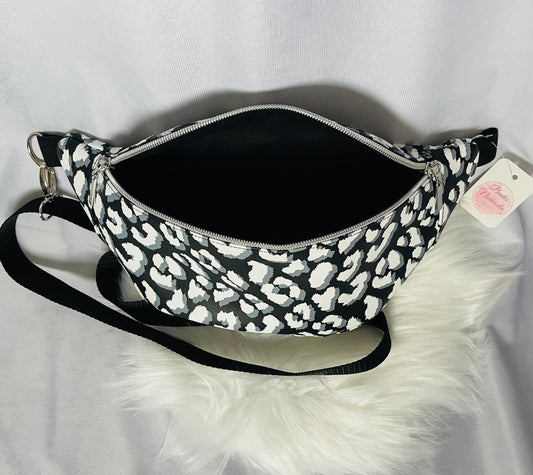 Gürteltasche Leo schwarz weiß