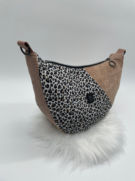 Halfmoon Bag Cord Leo weiß