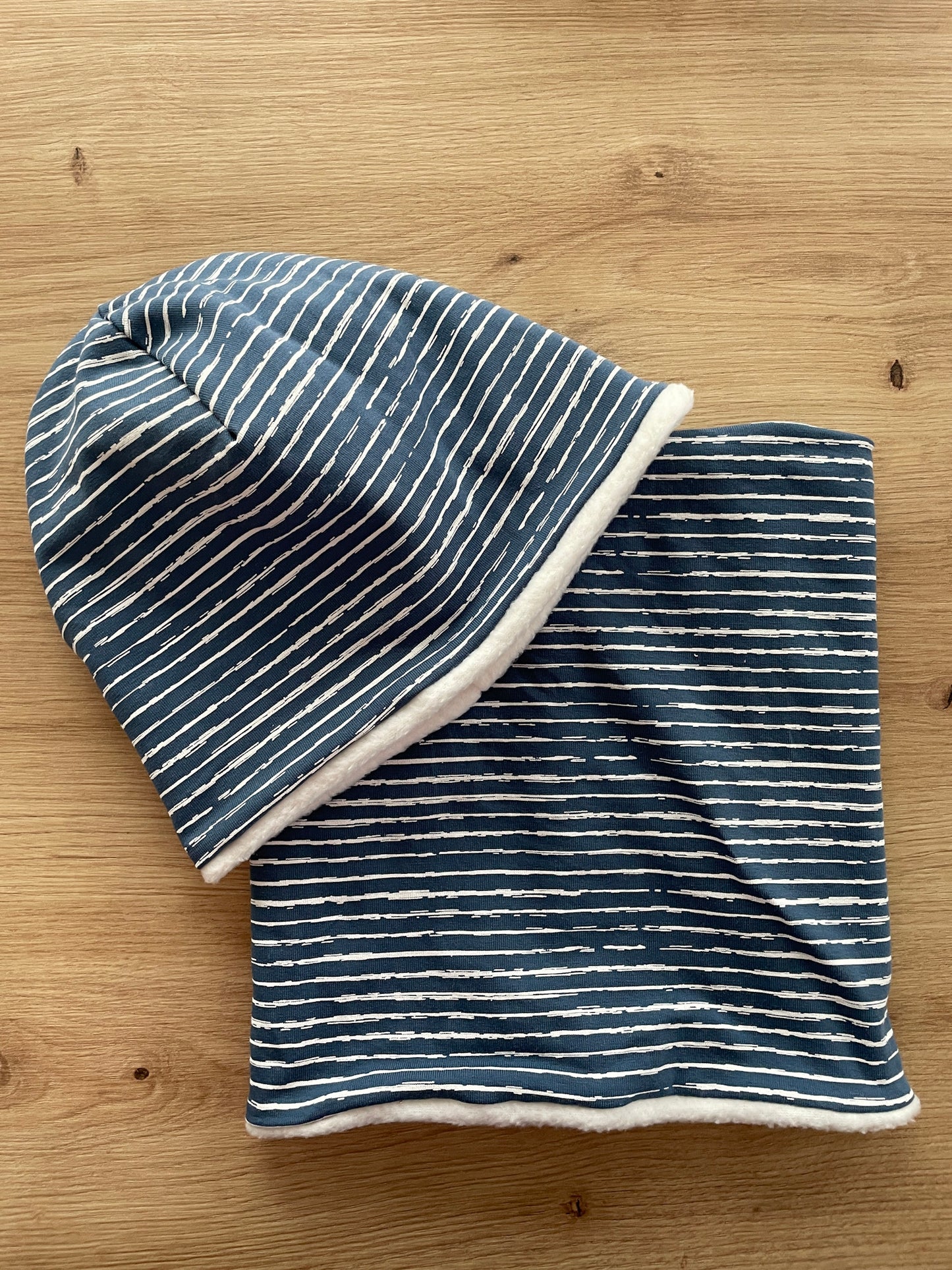 SALE! Beanie und Loop Blue Strips