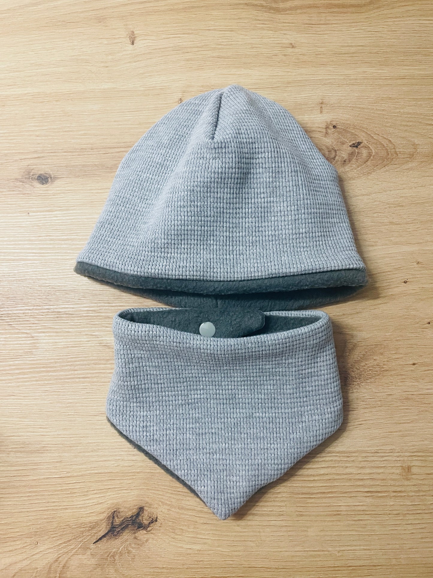 SALE! Mütze mit Dreieckstuch aus Waffeljersey Grau