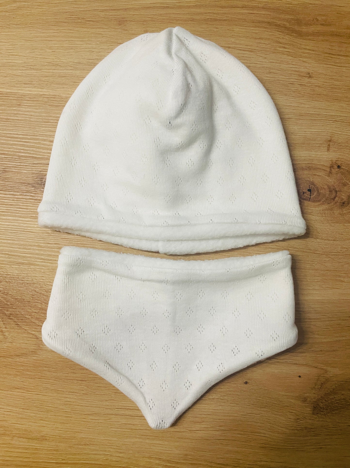 SALE! Mütze und Dreieckstuch Feinstrick Lochmuster Weiß