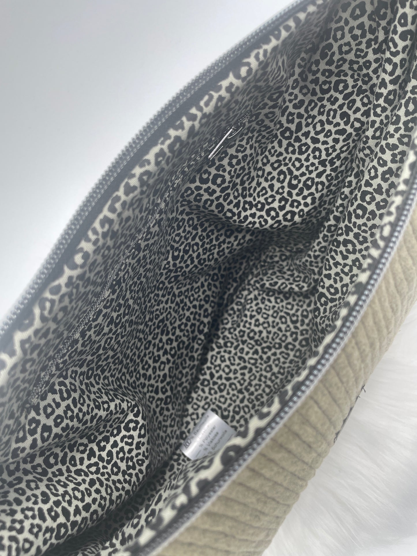 Halfmoon Bag Cord Oliv