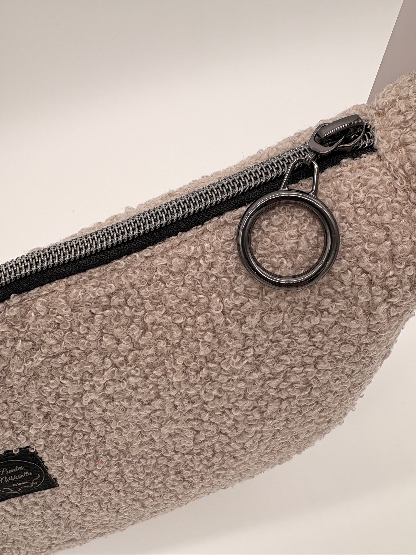 Halfmoon Bag Boucle‘ Sand