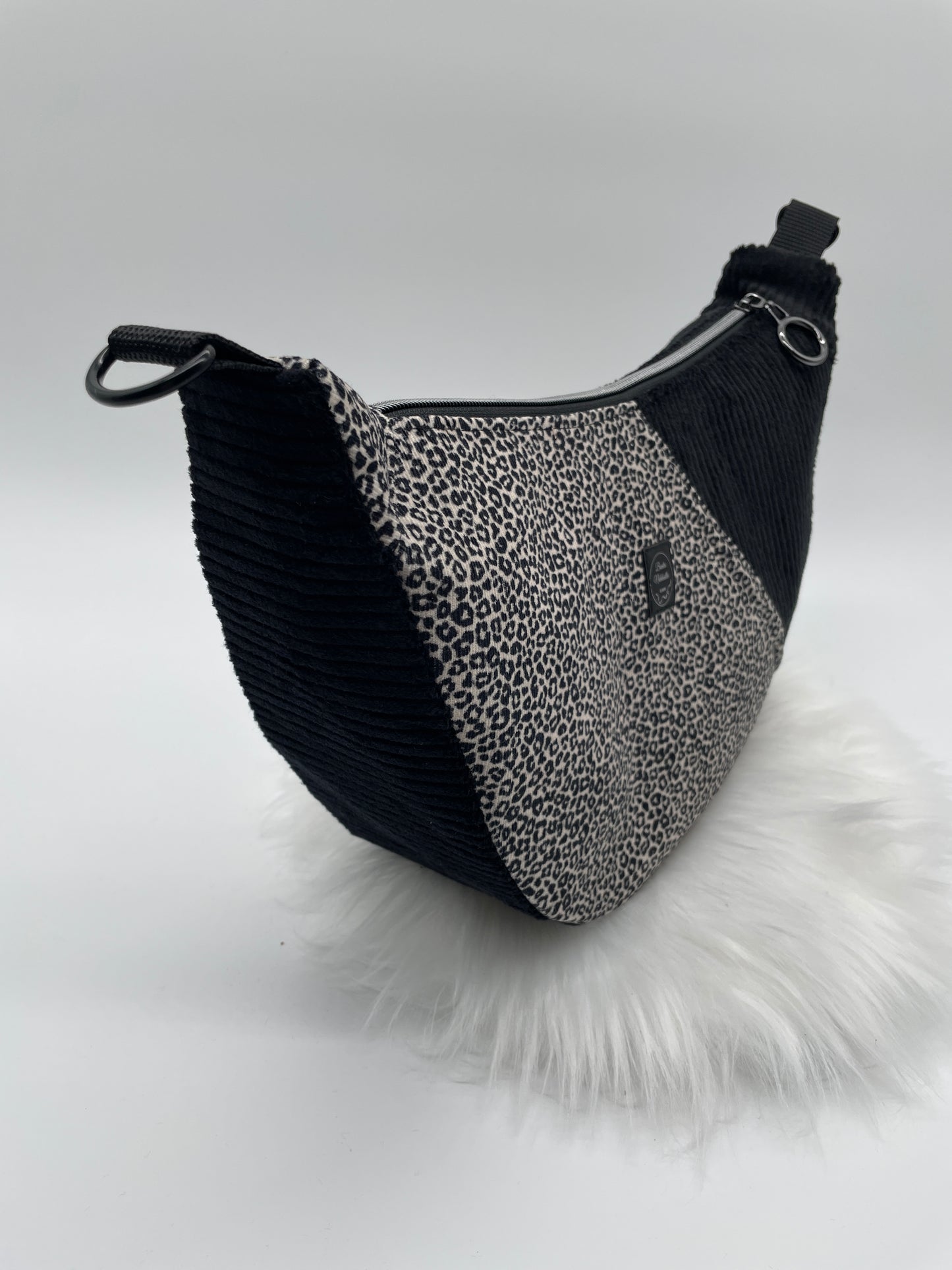 Halfmoon Bag Cord kleines Leomuster