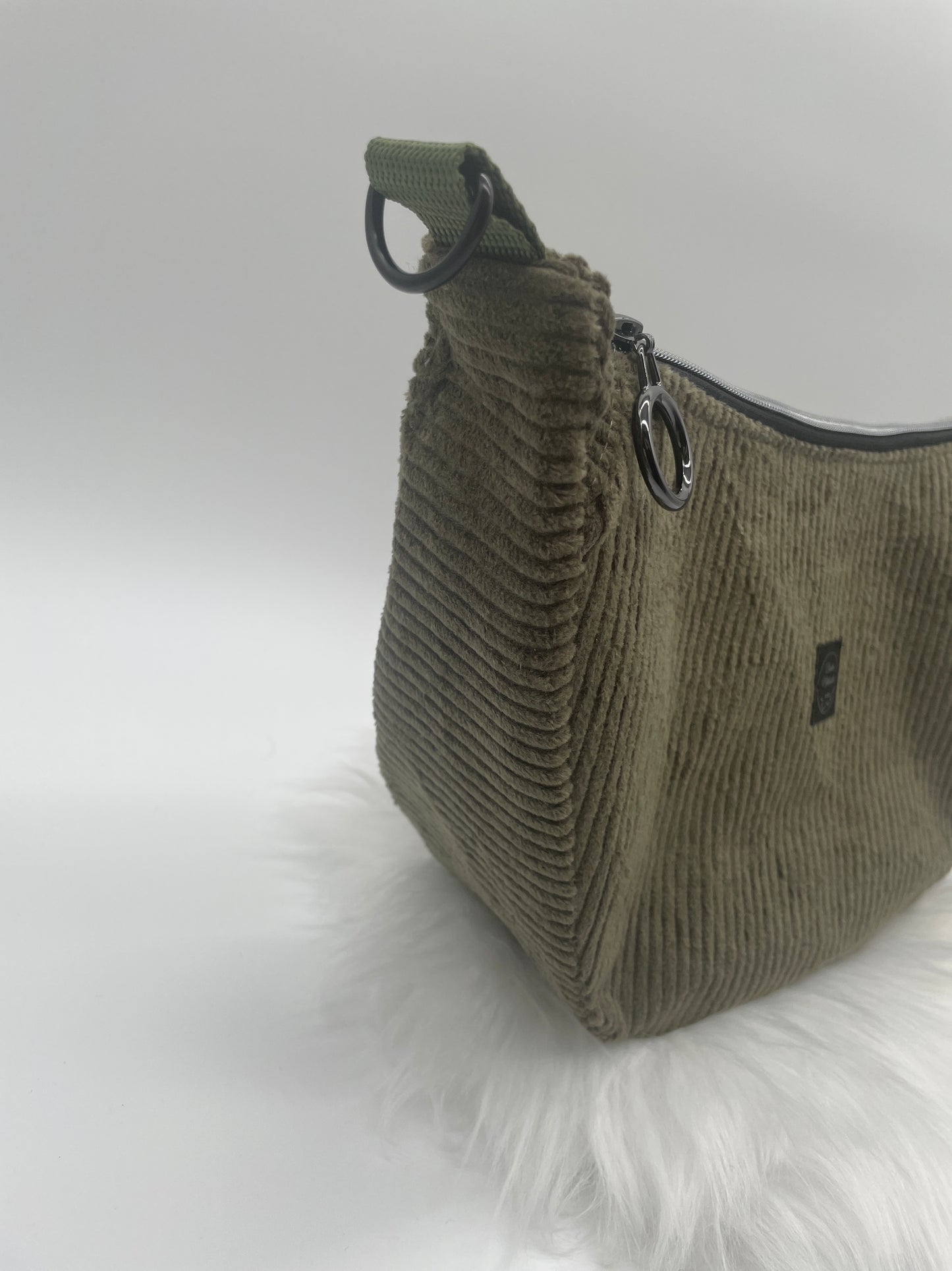 Halfmoon Bag Cord Oliv