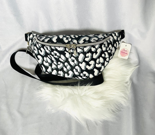 Gürteltasche Leo schwarz weiß