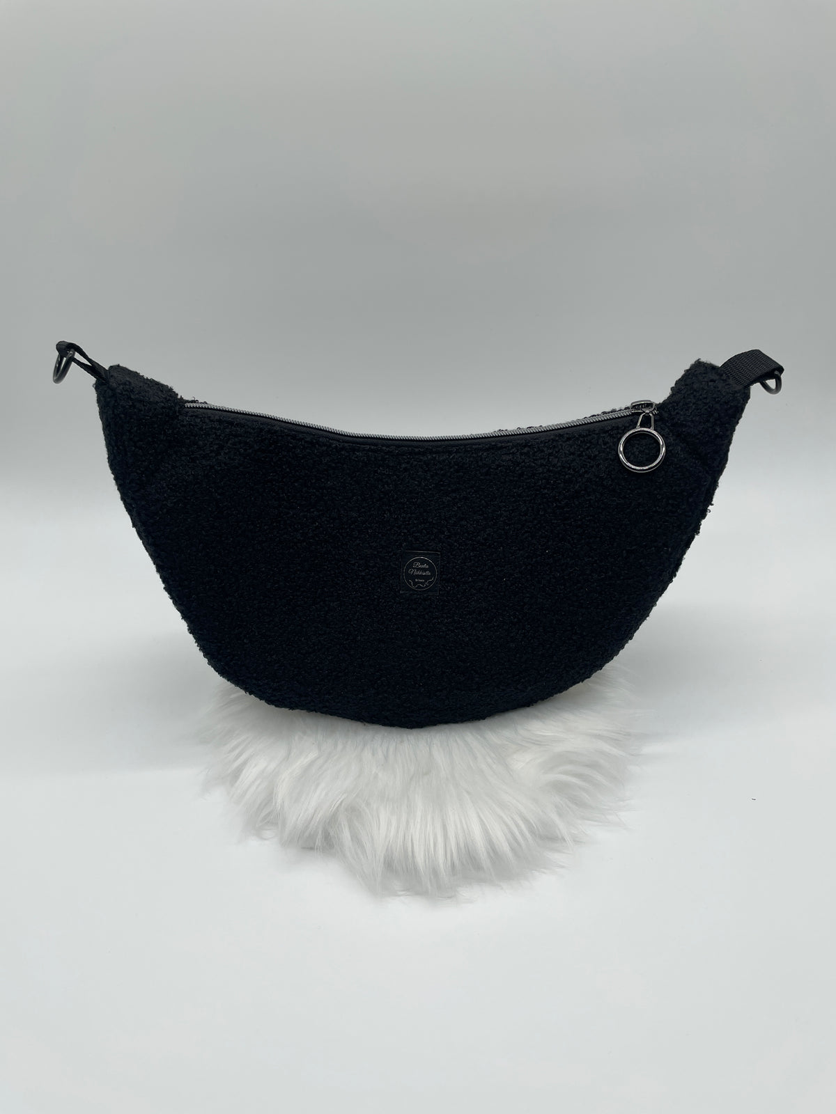 Halfmoon Bag Boucle Schwarz