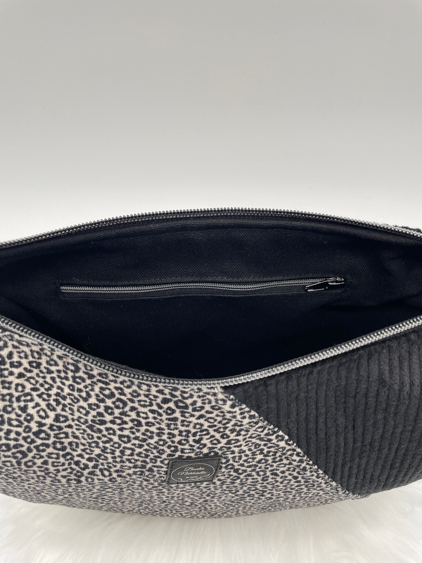 Halfmoon Bag Cord kleines Leomuster