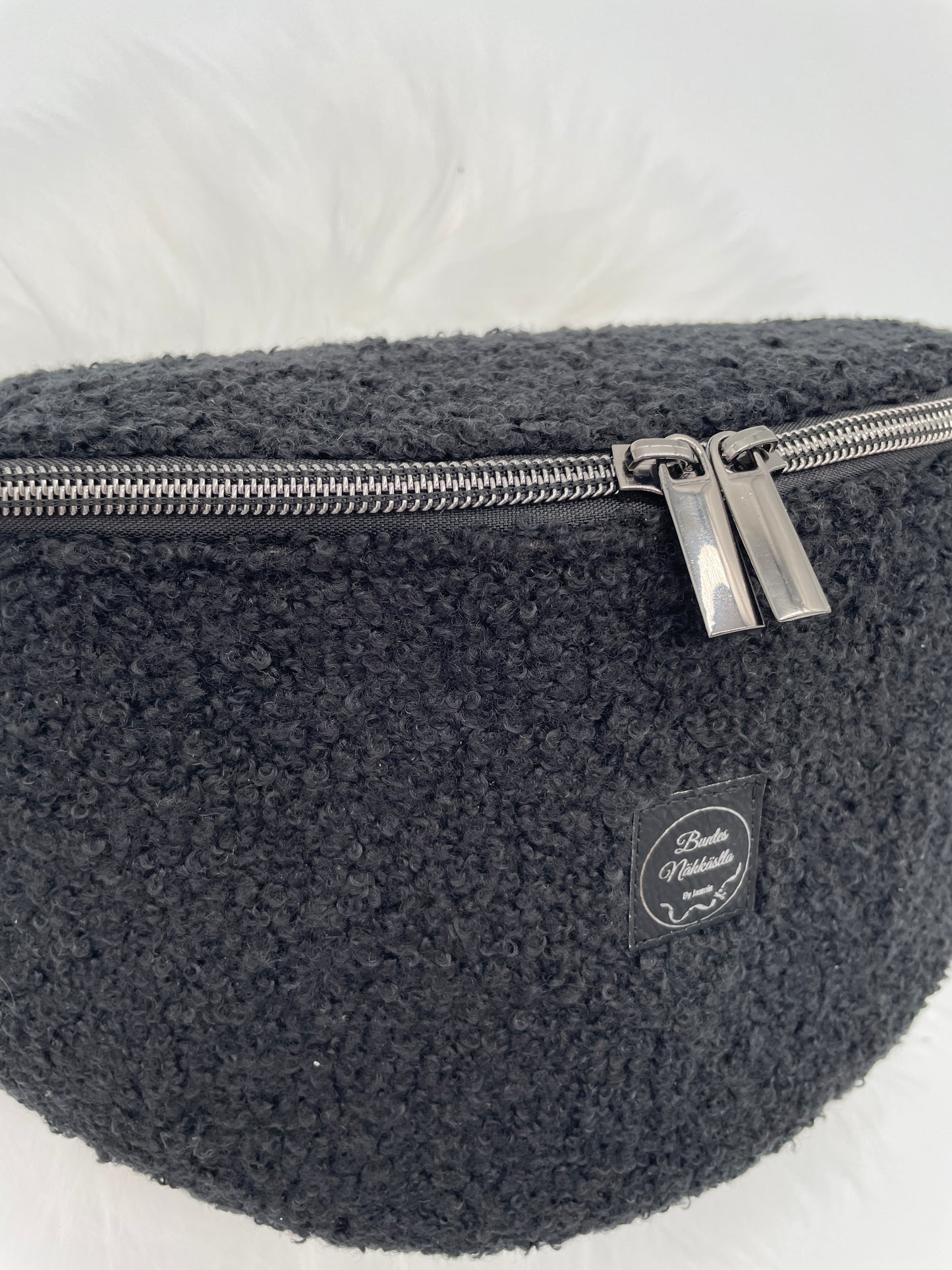 Crossbody Bag Boucle‘ Schwarz