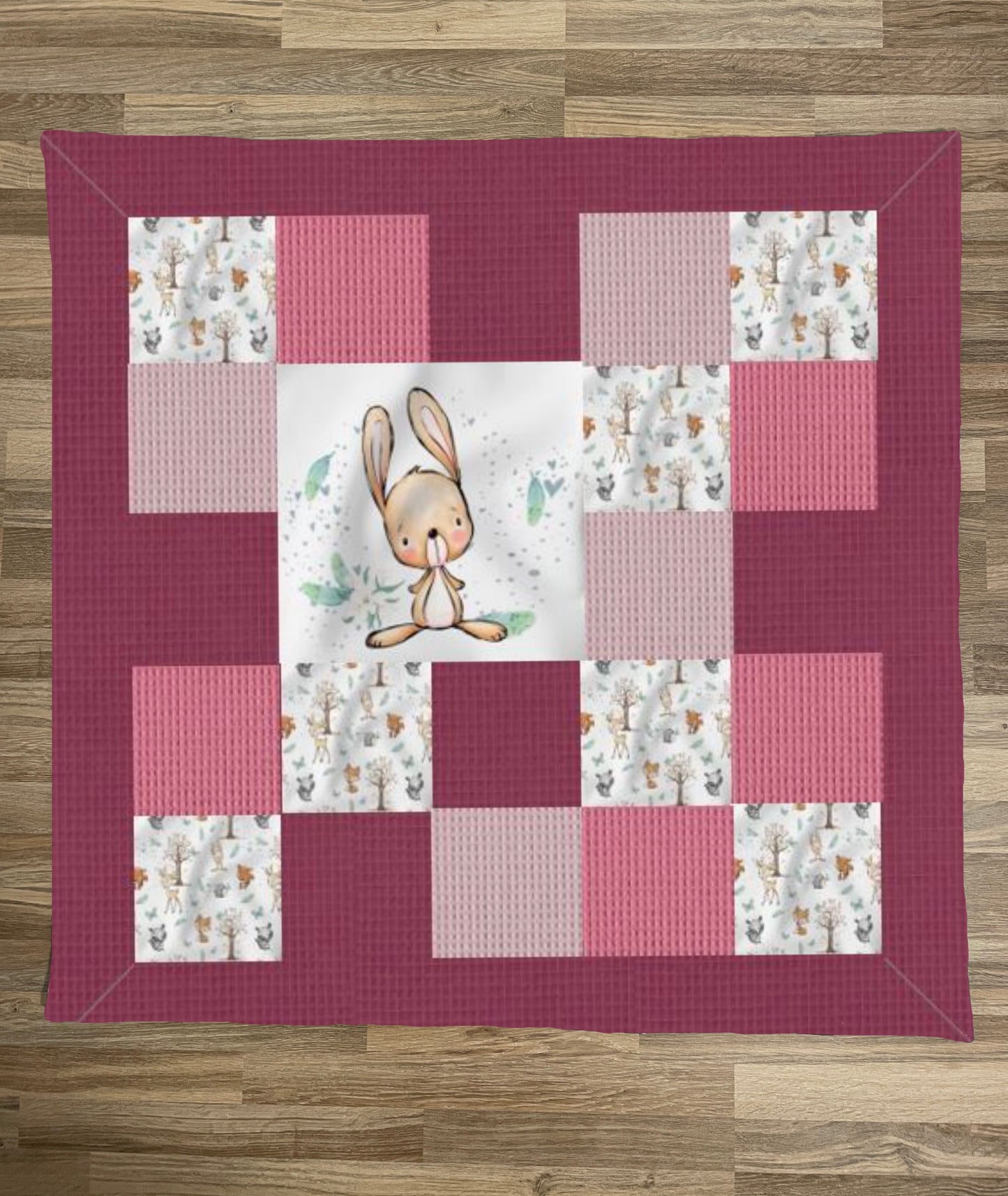 Patchwork-Krabbeldecke Waldtiere Hase Beere