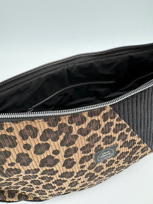 Halfmoon Bag Cord Leo braun