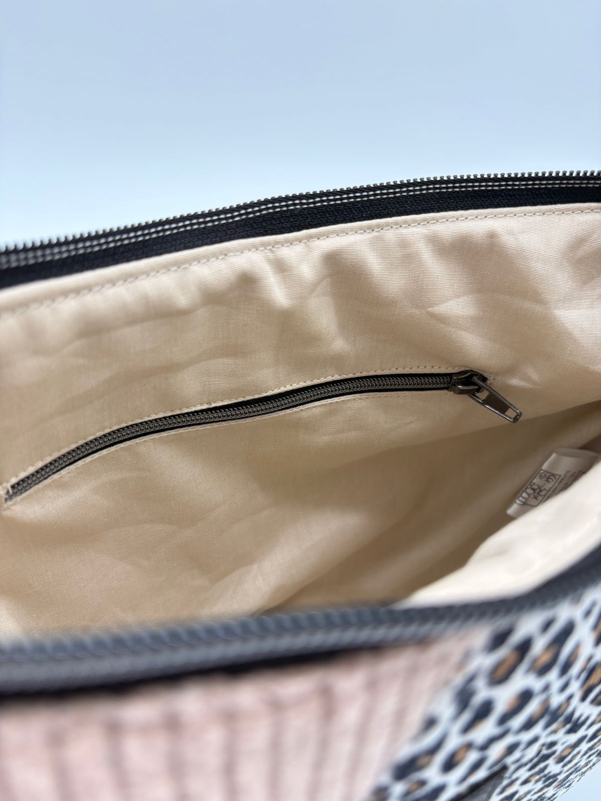 Halfmoon Bag Cord Leo weiß