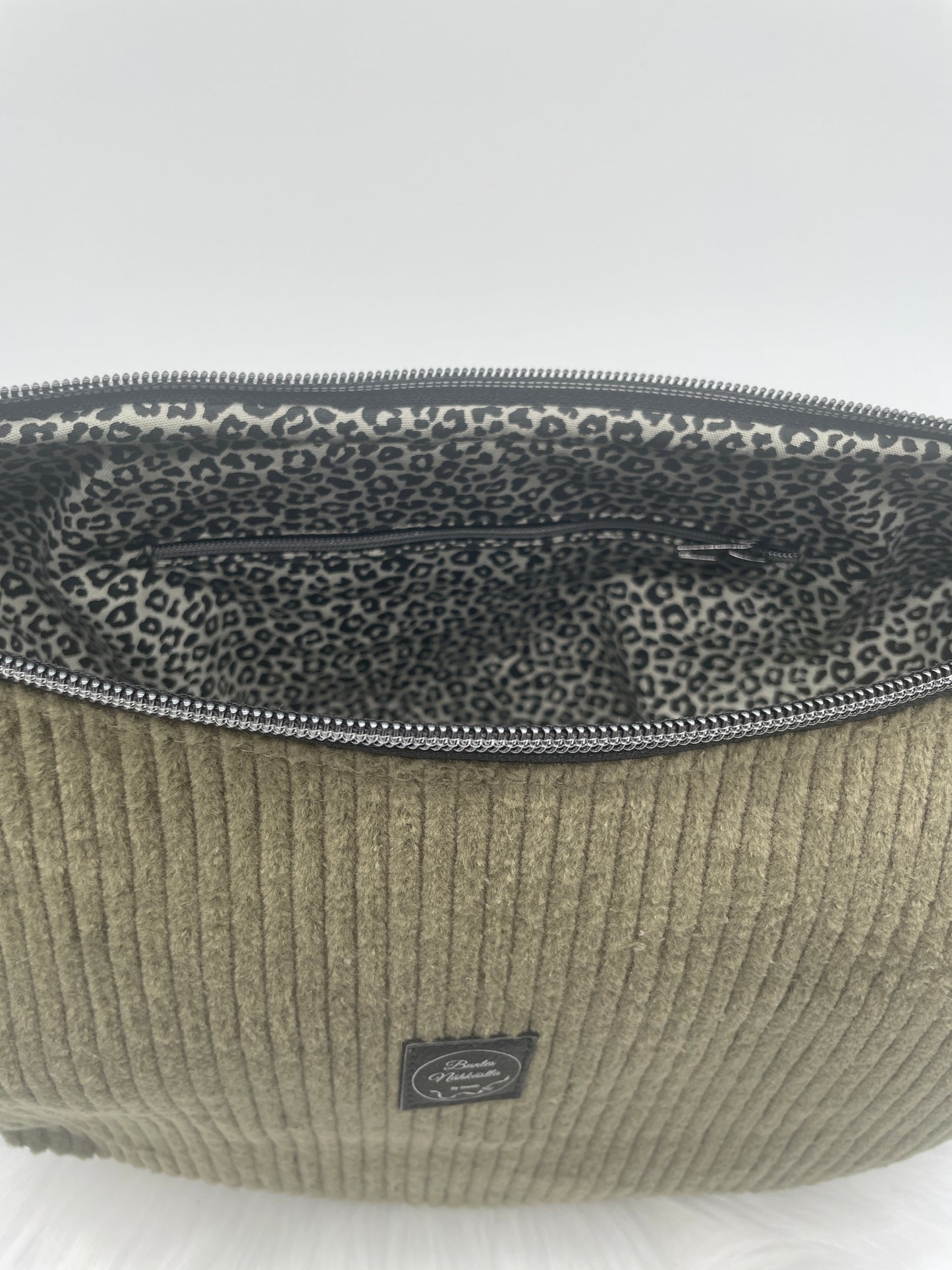 Halfmoon Bag Cord Oliv