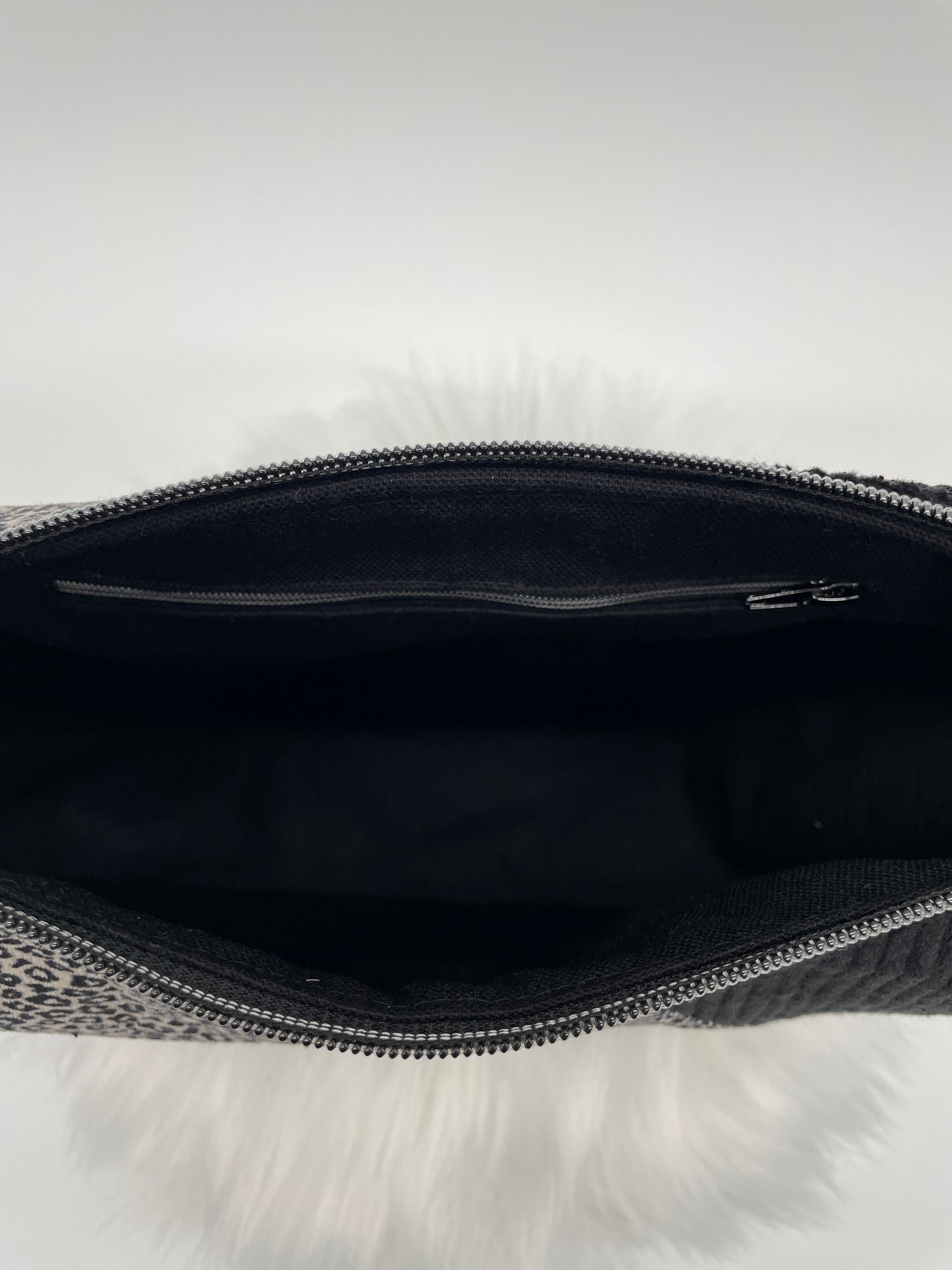 Halfmoon Bag Cord Leo braun