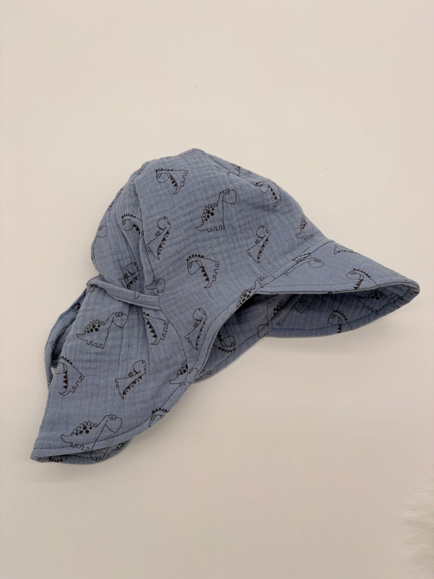 Sommermütze mit Nackenschutz Dino blau