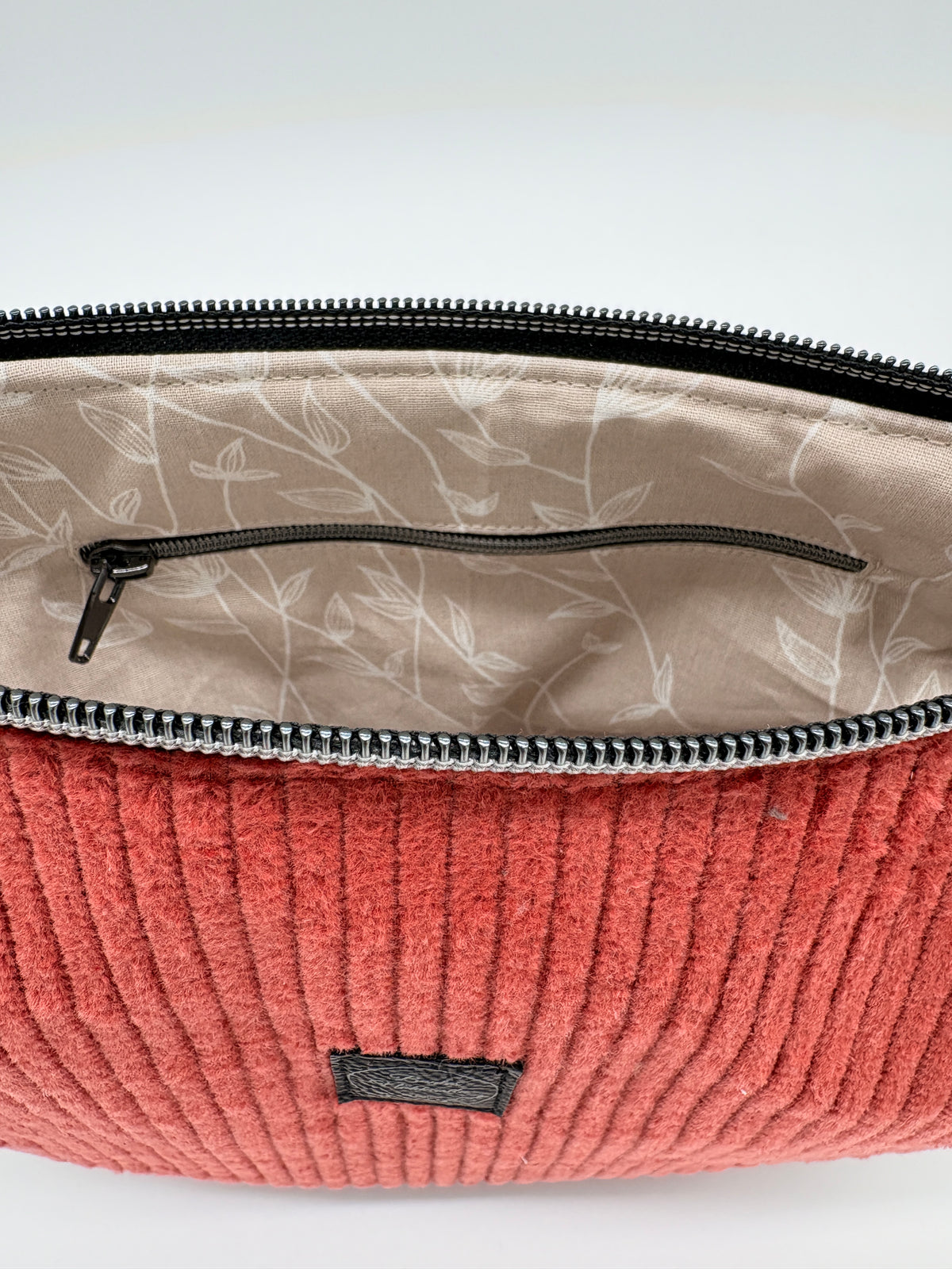 Halfmoon Bag Cord Kupfer mit braunem Kunstleder
