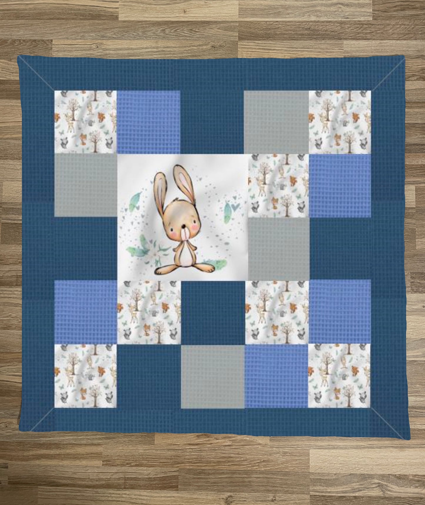 Patchwork-Krabbeldecke Waldtiere Hase Blau