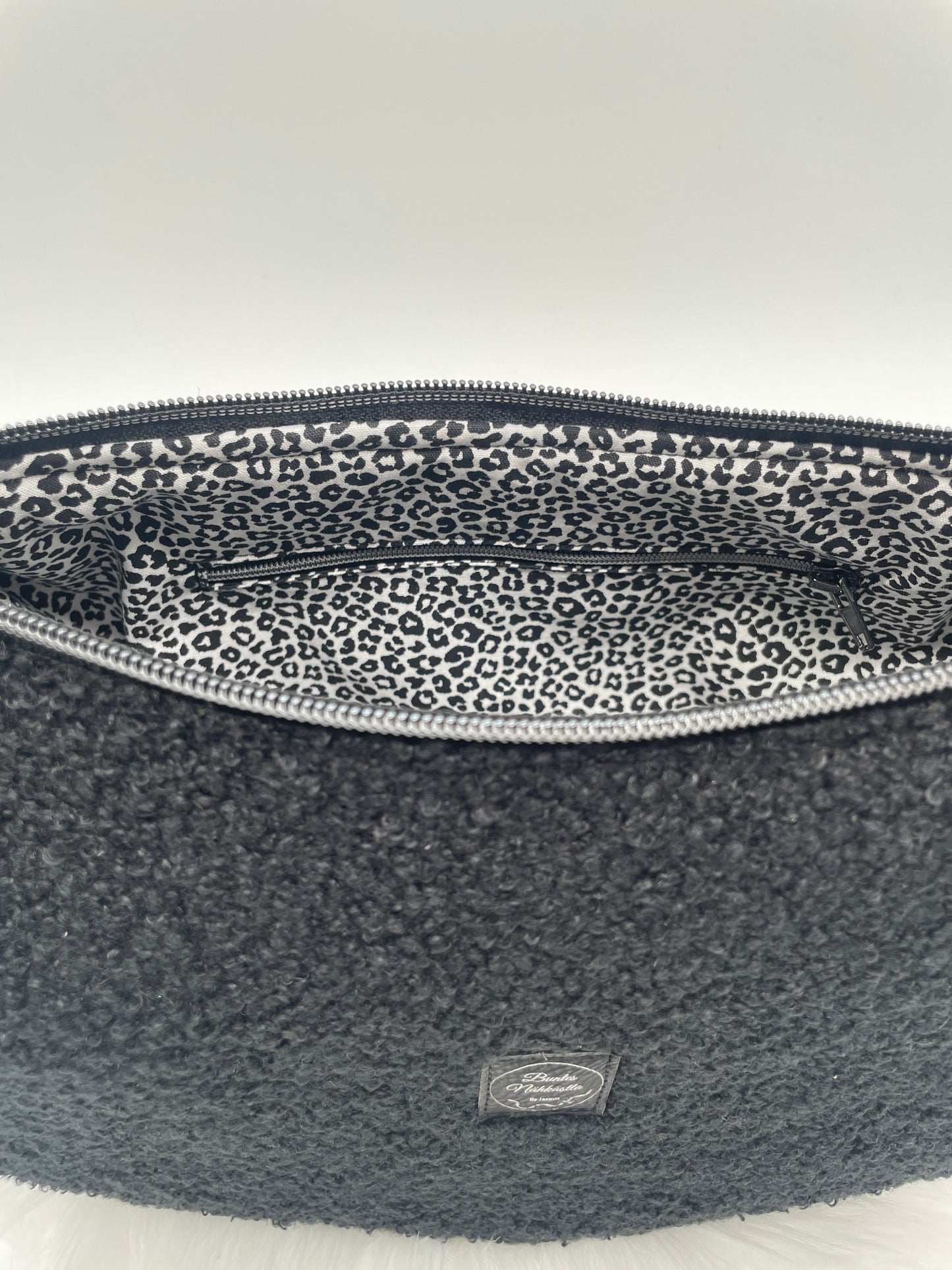 Halfmoon Bag Boucle‘ Schwarz