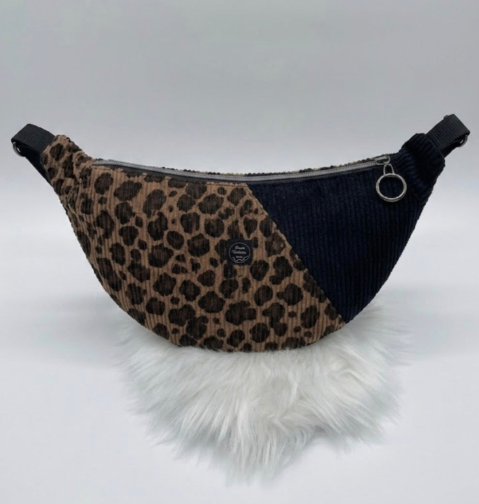 Halfmoon Bag Cord Leo braun