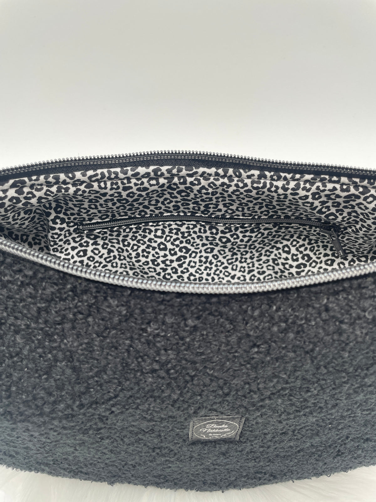 Halfmoon Bag Boucle Schwarz