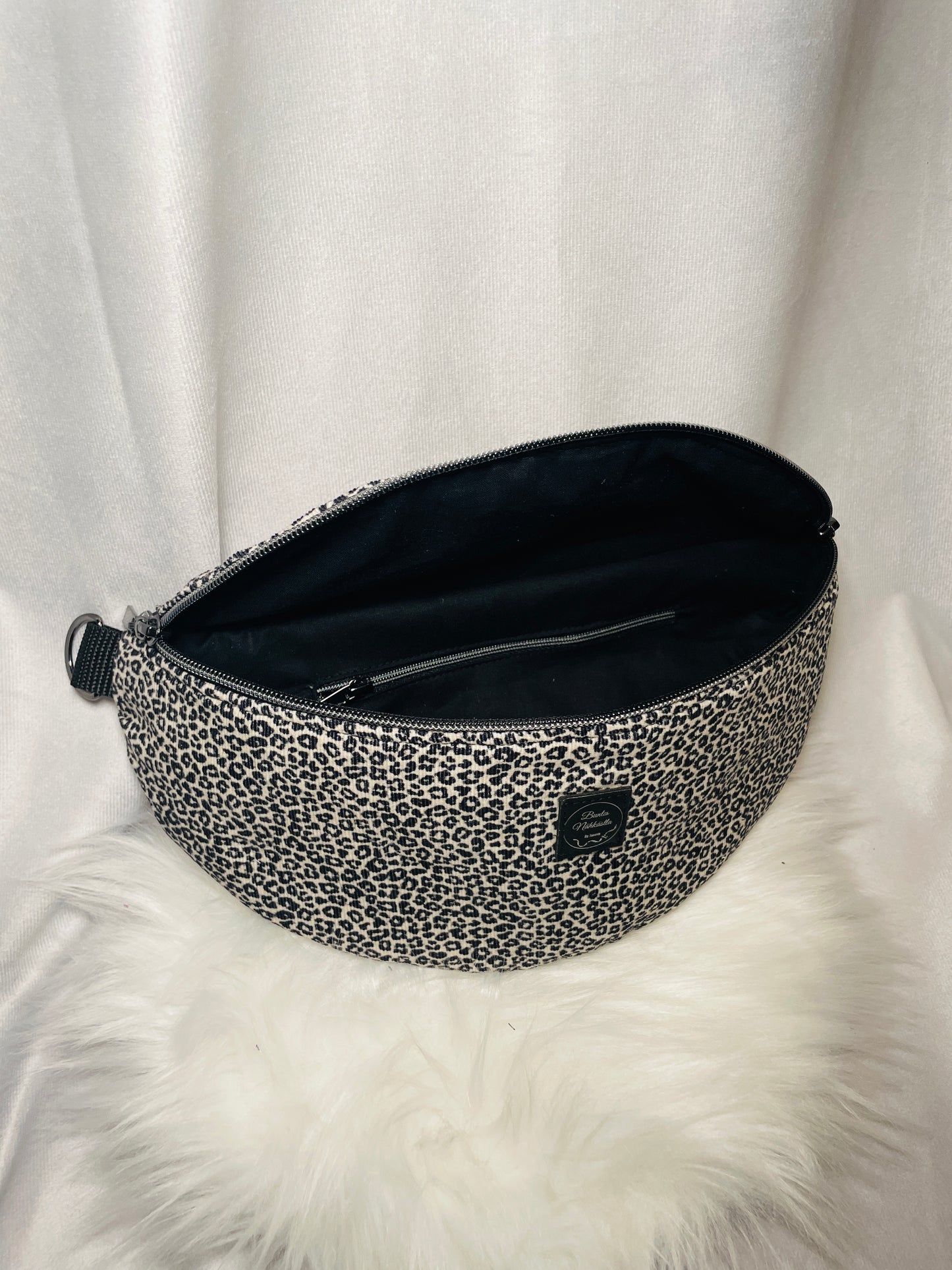 Crossbody Bag Cord kleines Leomuster