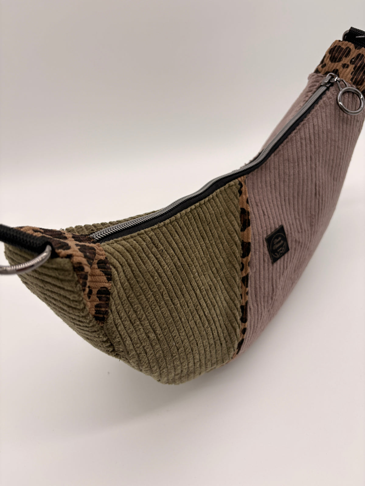 Halfmoon Bag Halfmoon Bag „Leo Mix“ – Olive & Taupe