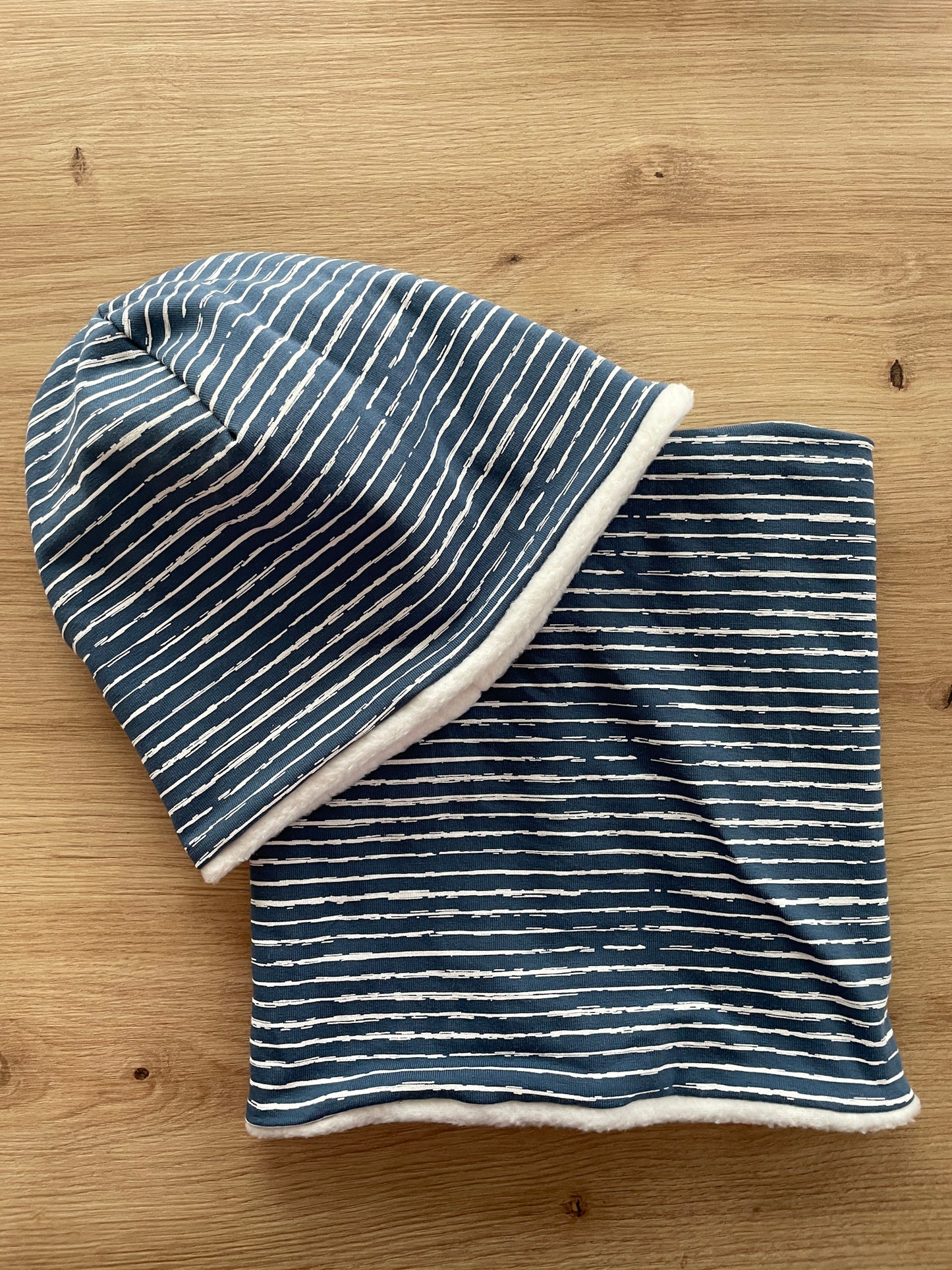 Beanie und Loop Blue Strips